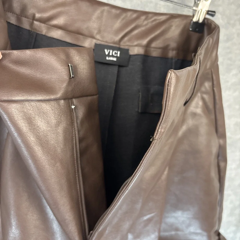 Vici Women's Faux Leather Shorts L Brown Ultra High Rise Cuffed Pleated Pockets